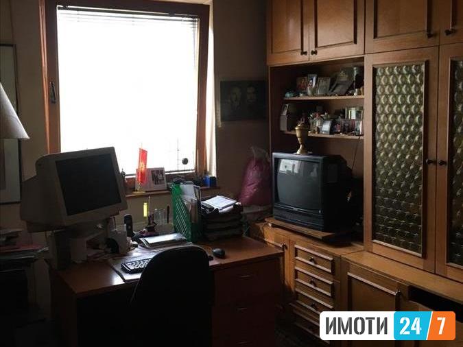 Се продава трособен стан 83м2Мичурин