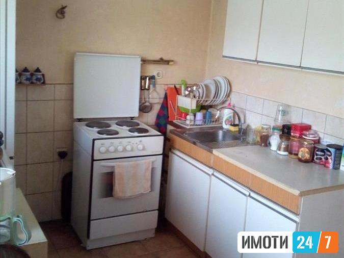 Се продава трособен стан 83м2Мичурин