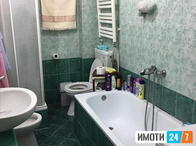 Се продава трособен стан 83м2Мичурин
