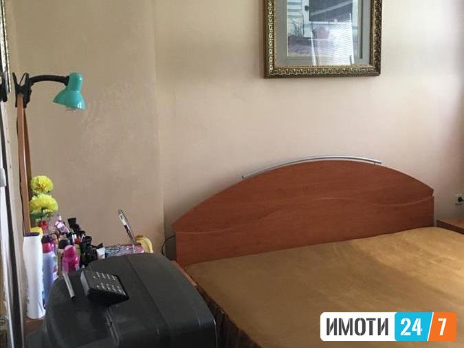 Се продава трособен стан 83м2Мичурин