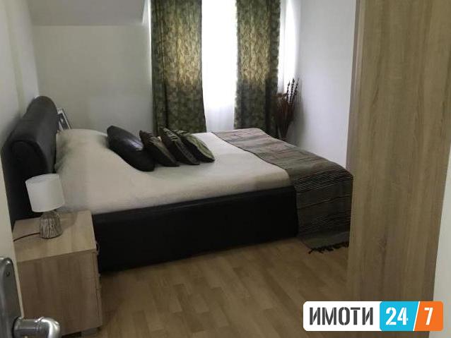Се продава четворособен стан 120м2Центар