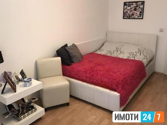Се продава четворособен стан 120м2Центар