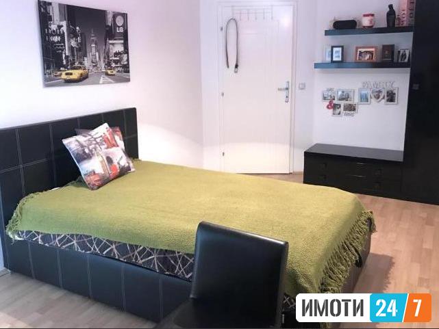 Се продава четворособен стан 120м2Центар