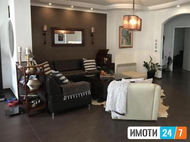 Се продава четворособен стан 120м2Центар