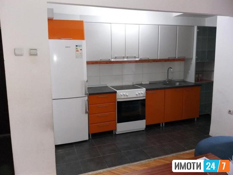 Се изнајмува трособен стан 70м2кај Драмски