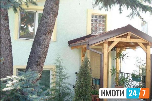 Се издава куќа 240м2Сопиште