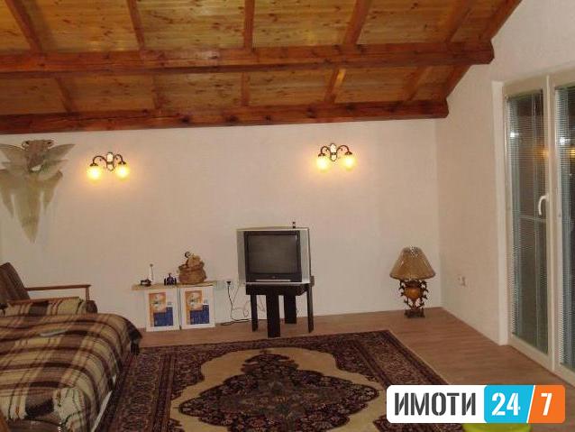 Се издава куќа 240м2Сопиште