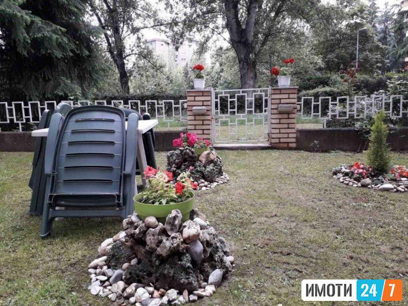 Се продава одличен стан 93м2 со дворНово Лисиче