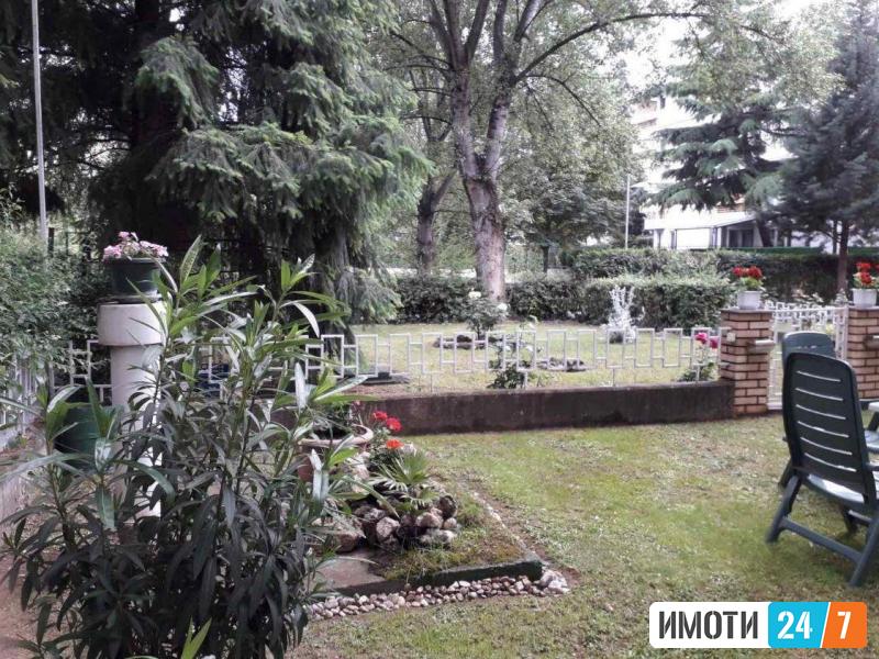 Се продава одличен стан 93м2 со дворНово Лисиче