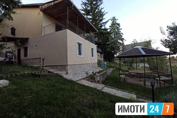 Се продава куќа 150м2Горна Матка