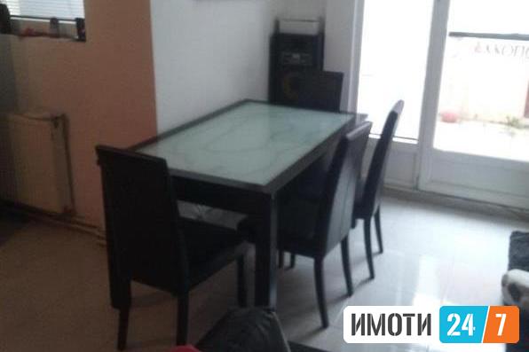Se prodava trosoben stan 71m2 so dvorKisela Voda