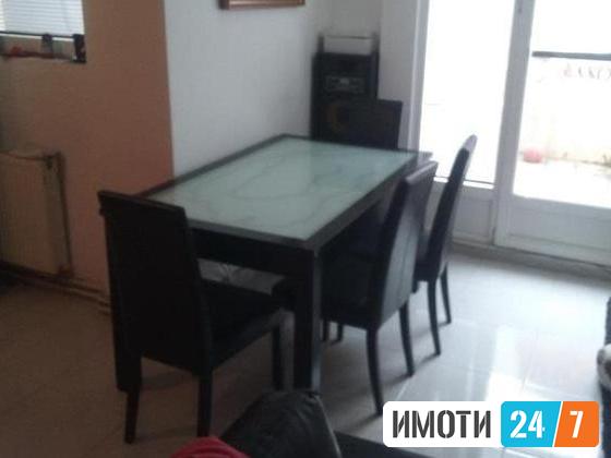 Se prodava trosoben stan 71m2 so dvorKisela Voda