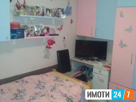 Se prodava trosoben stan 71m2 so dvorKisela Voda
