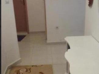 Se prodava trosoben stan 71m2 so dvorKisela Voda