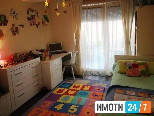 Se prodava trosoben stan 85m2 so dovorKisela Voda