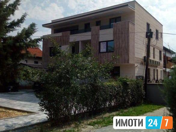Се продава трособен стан 80м2Влае