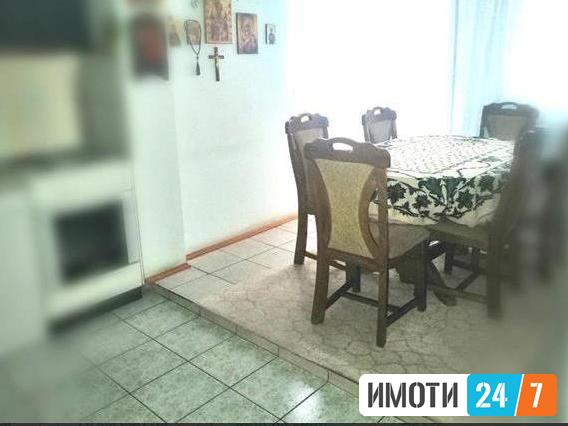 Се продава трособен стан 65м2Тафталиџе