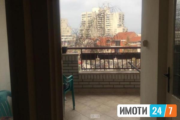 Се продава трособен стан 80м2Хром