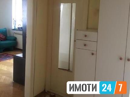 Се продава трособен стан 80м2Хром