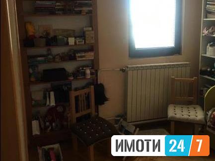 Се продава трособен стан 80м2Хром