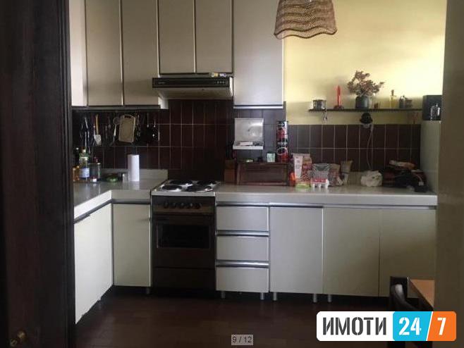 Се продава трособен стан 80м2Хром