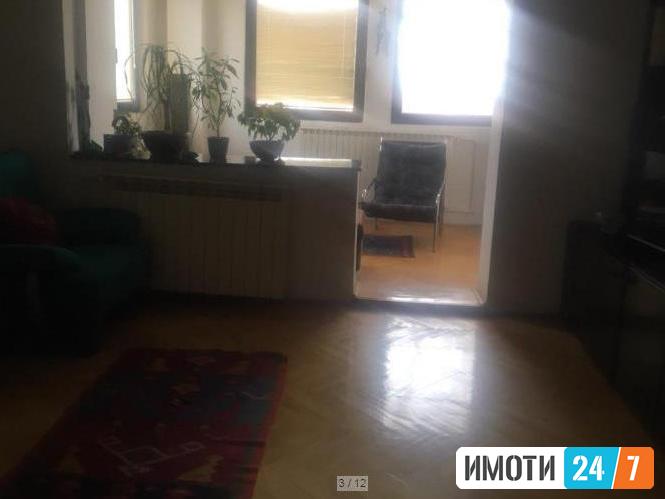 Се продава трособен стан 80м2Хром