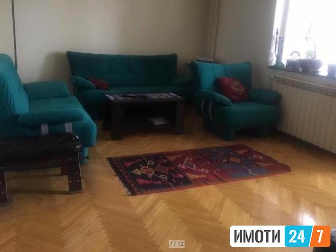 Се продава трособен стан 80м2Хром