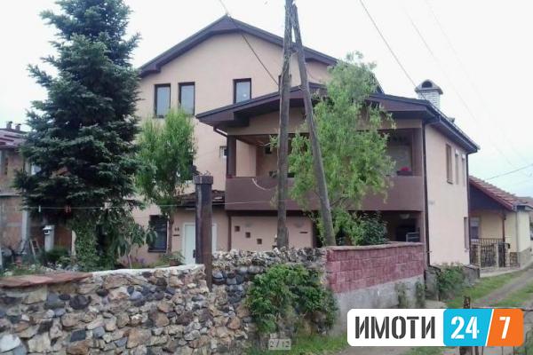 Се продава 3-катна куќа 305м2Визбегово