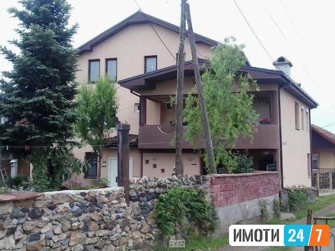 Се продава 3-катна куќа 305м2Визбегово