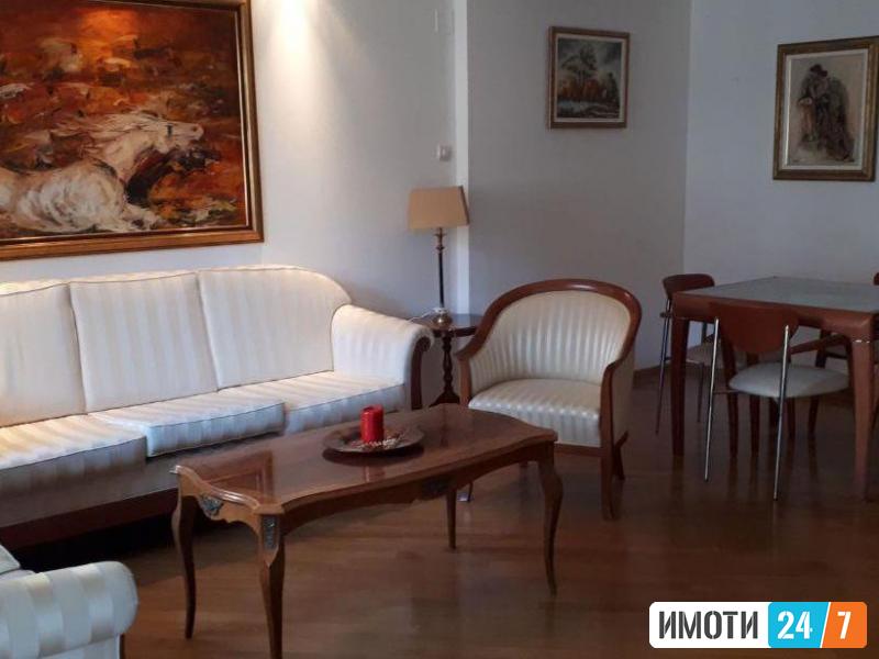 Се издава трособен стан 86м2Строг центар