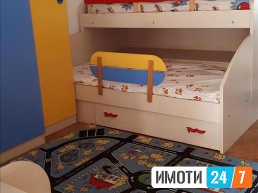 Се издава трособен стан 86м2Строг центар