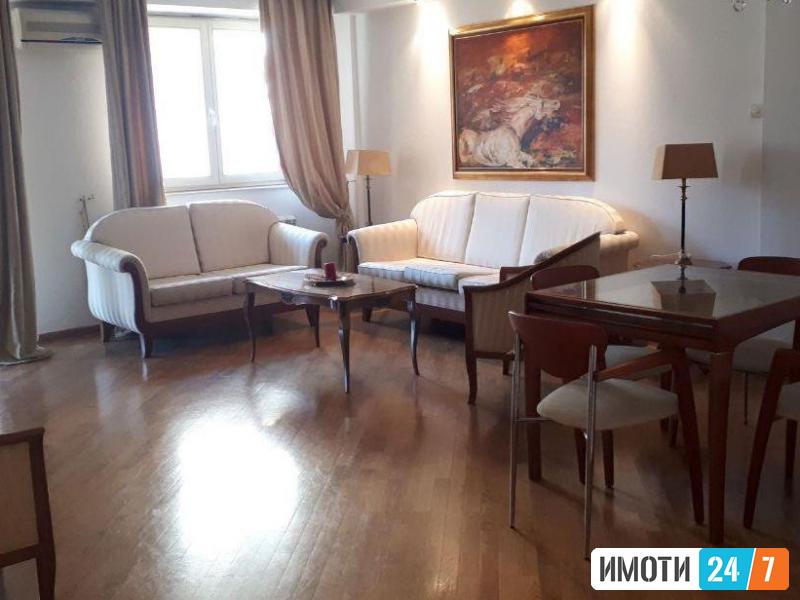 Се издава трособен стан 86м2Строг центар