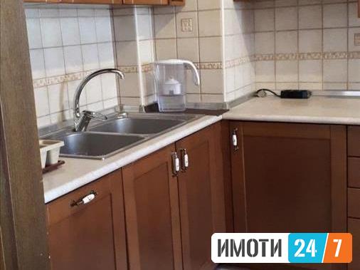 Се издава трособен стан 86м2Строг центар