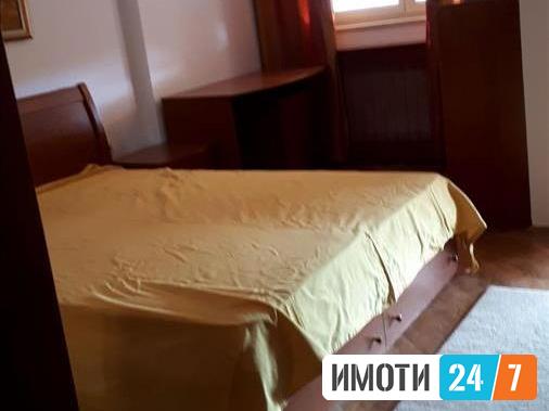 Се издава трособен стан 86м2Строг центар
