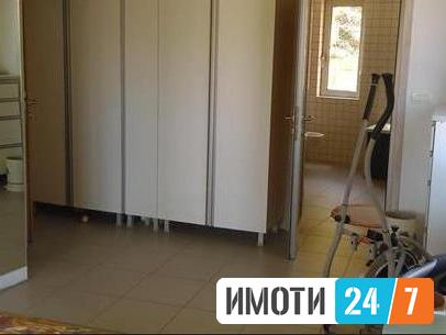 Se izdava atraktivna kuka vo Kozle 530m2