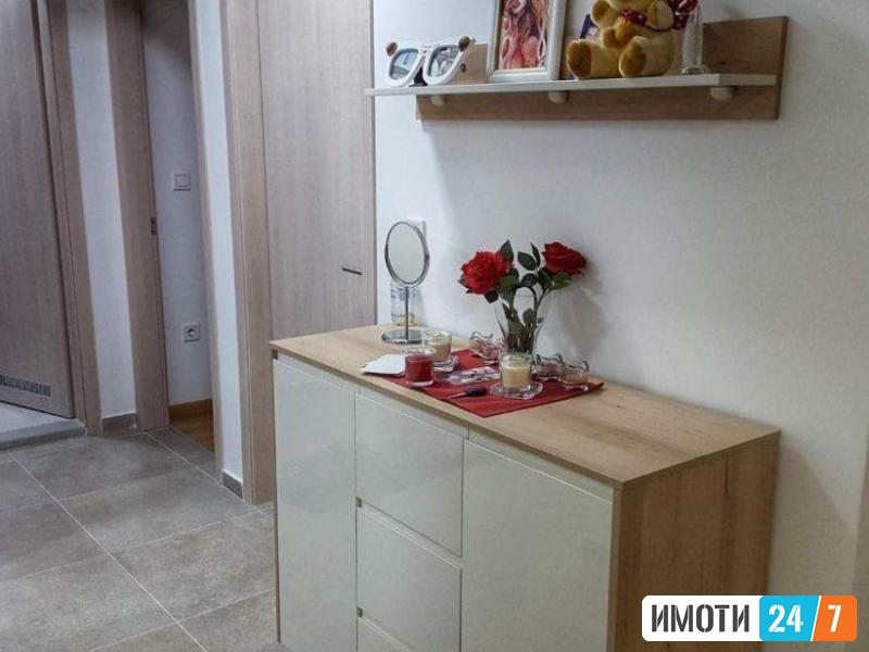 Се изнајмува трособен стан 64м2Аеродорм