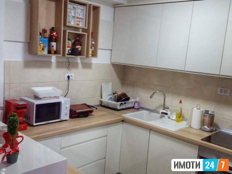 Се изнајмува трособен стан 64м2Аеродорм