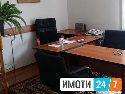 Се изнајмува деловен простор 100м2Строг Центар
