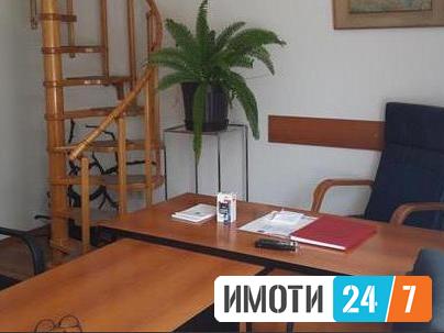 Се изнајмува деловен простор 100м2Строг Центар