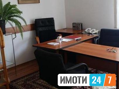 Се изнајмува деловен простор 100м2Строг Центар