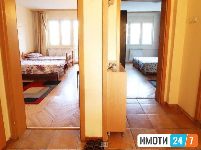 Се издава одличен наместен трособен стан 65м2Строг Центар