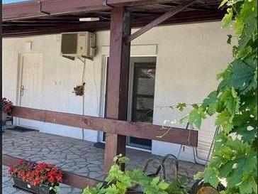 Se prodava kuka 80m2Naselba Lisice