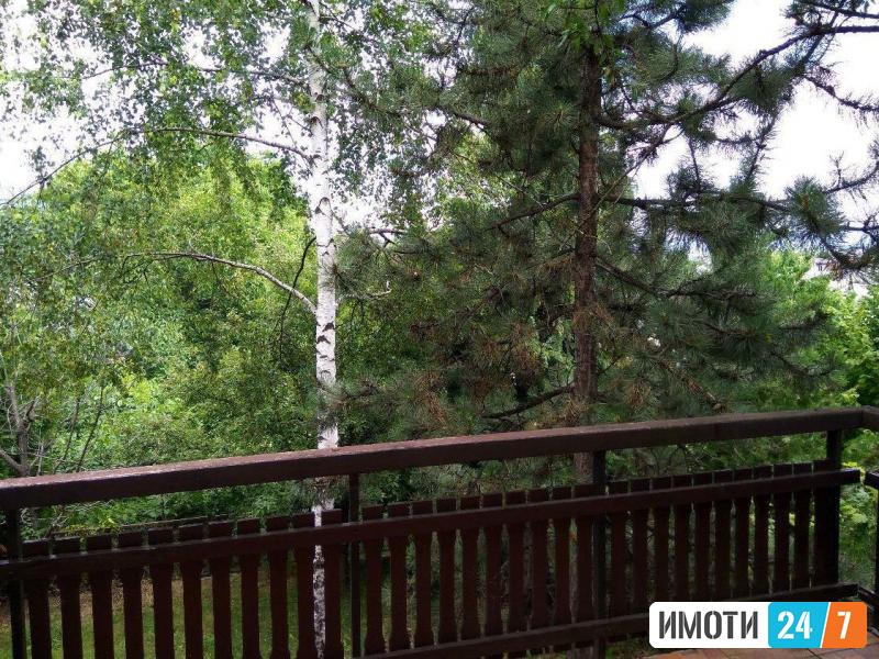 Се продава куќа со поглед над градотРадишани
