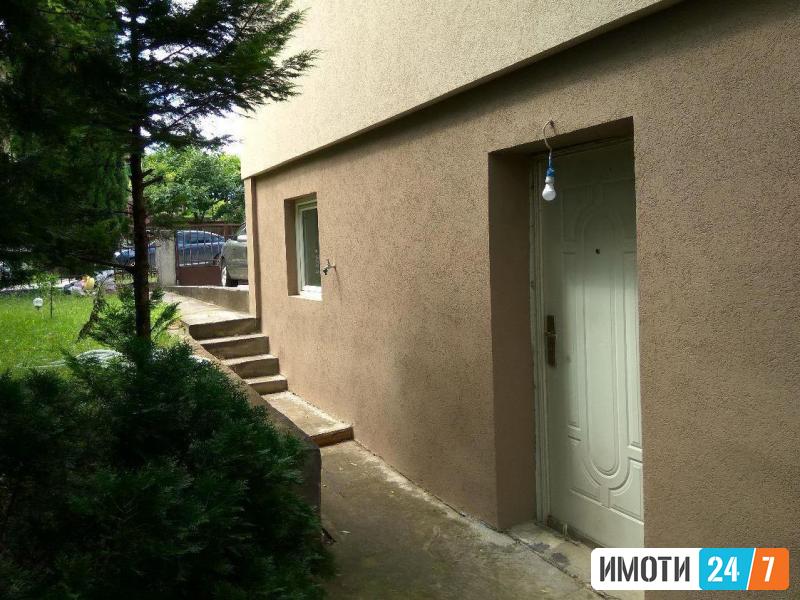 Се продава куќа со поглед над градотРадишани