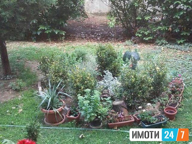 Се продава трособен стан 55м2Карпош со двор