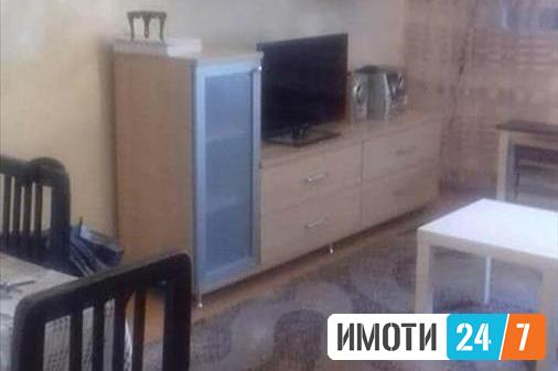 Се продава трособен стан во строг Центар 65м2