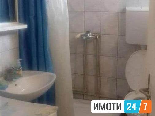 Се продава трособен стан во строг Центар 65м2