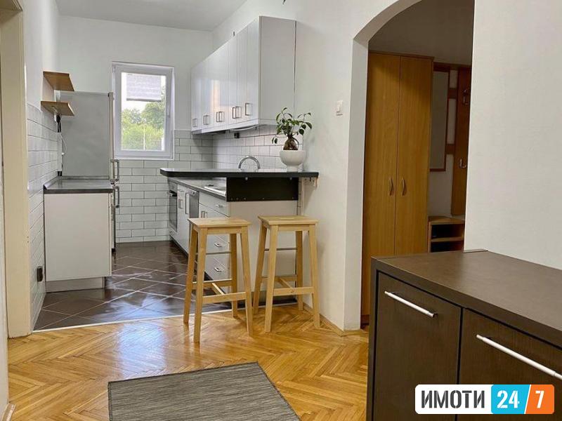 Се продава трособен стан 75м2Бит Пазар