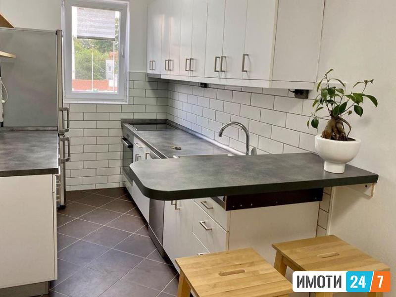 Се продава трособен стан 75м2Бит Пазар