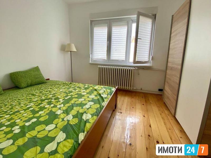 Се продава трособен стан 75м2Бит Пазар